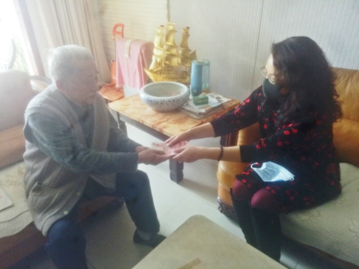 赤诚写大爱，，，，，，质朴映丹心