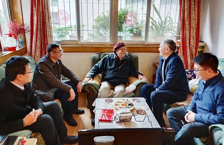 云南省国资委党委委员、副主任洪国正一行到云煤（008PG国际）集团开展春节走访慰问离退老干部活动
