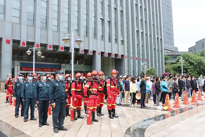 总结反思促提升，，，，，，，，谋划部署再发力——记集团2022年度总部办公大楼火灾事故应急演练