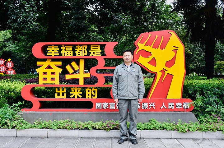 李富宾：技能为笔，，，，，，匠心为墨，，，，，，绘就人生出彩画卷